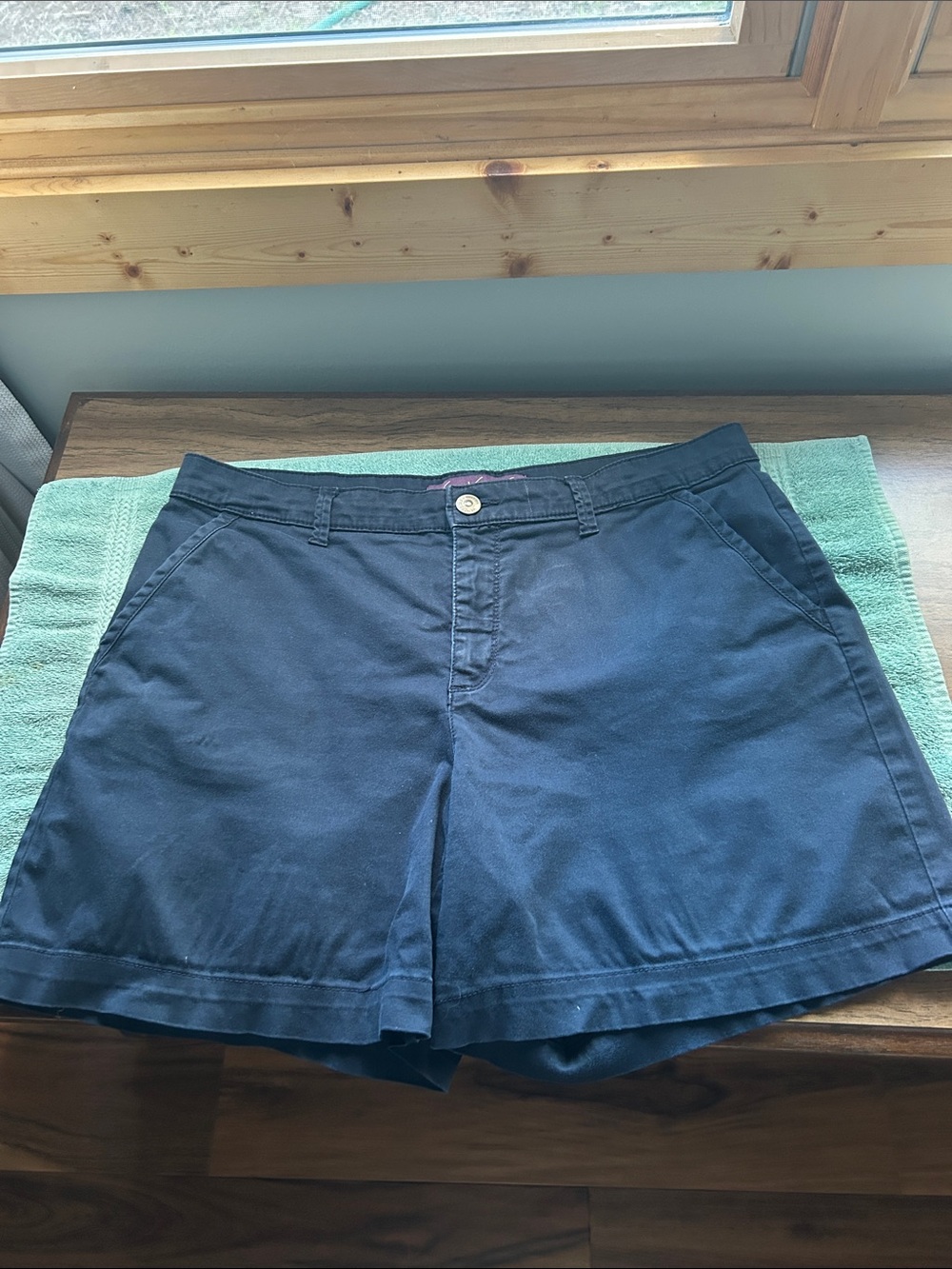 Gloria Vanderbilt Navy Blue Casual Bermuda Shorts  (12)